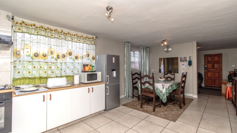 7 Bedroom Property for Sale in Loevenstein Western Cape